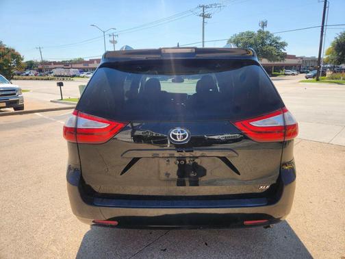 2018 Toyota Sienna XLE