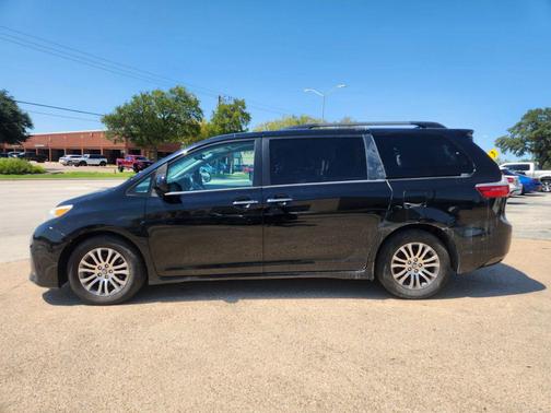 2018 Toyota Sienna XLE