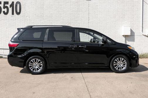 2018 Toyota Sienna XLE