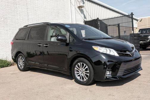 2018 Toyota Sienna XLE