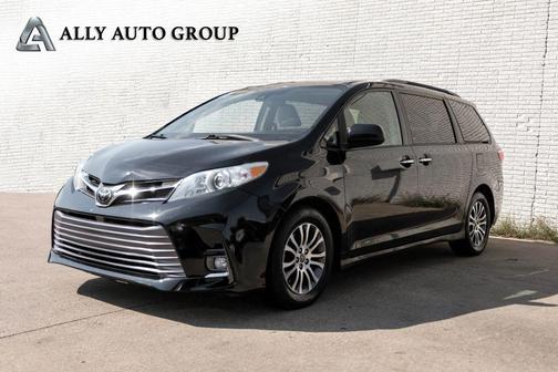 2018 Toyota Sienna XLE