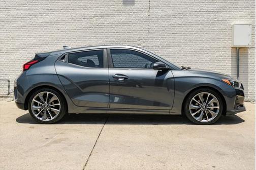 2019 Hyundai Veloster 2