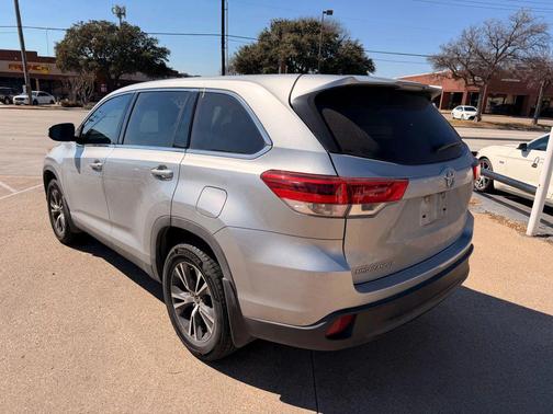 2019 Toyota Highlander LE I4
