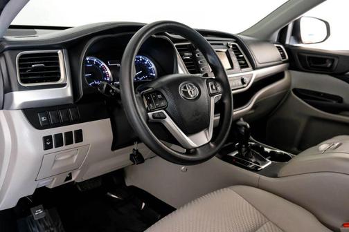 2019 Toyota Highlander LE I4