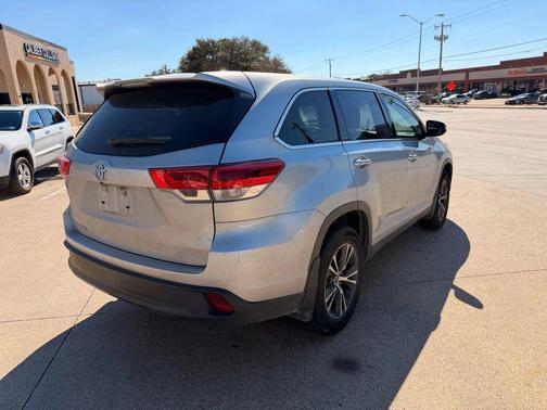 2019 Toyota Highlander LE I4