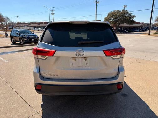 2019 Toyota Highlander LE I4