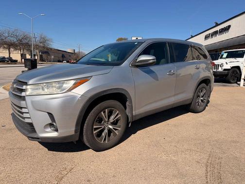 2019 Toyota Highlander LE I4