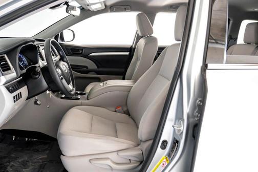 2019 Toyota Highlander LE I4