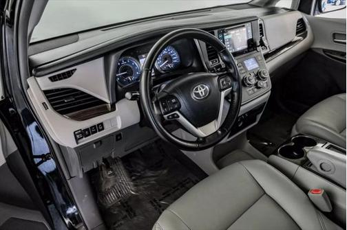 2016 Toyota Sienna XLE
