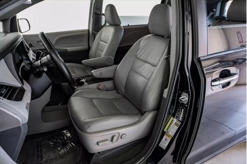 2016 Toyota Sienna XLE
