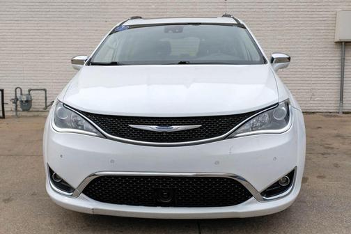 White 2018 Chrysler Pacifica Limited