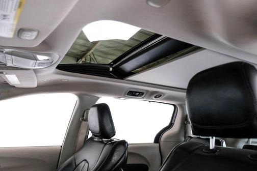 White 2018 Chrysler Pacifica Limited