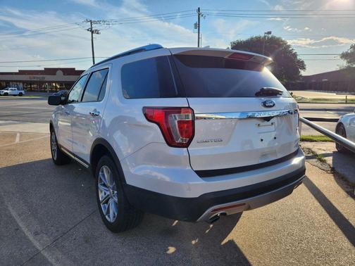 White 2017 Ford Explorer sport