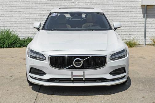 2017 Volvo S90 T5 Momentum