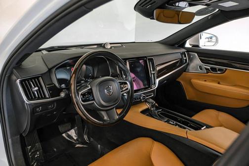 2017 Volvo S90 T5 Momentum