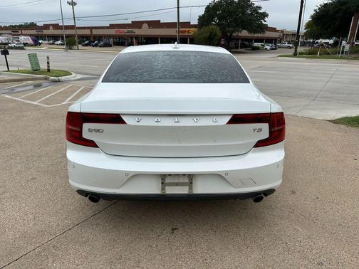 2017 Volvo S90 T5 Momentum