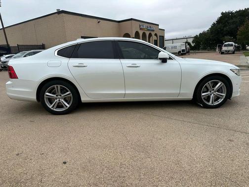 2017 Volvo S90 T5 Momentum