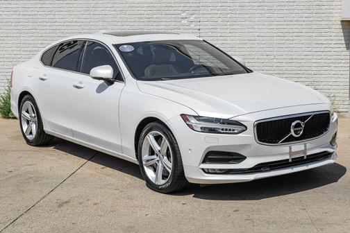 2017 Volvo S90 T5 Momentum