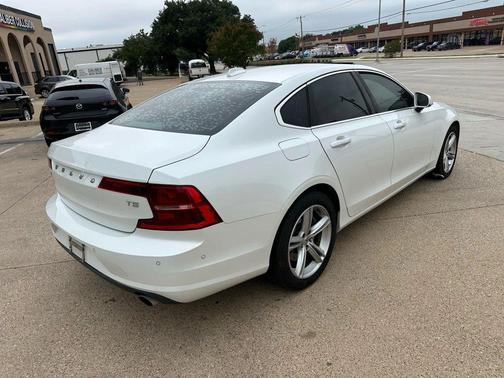 2017 Volvo S90 T5 Momentum