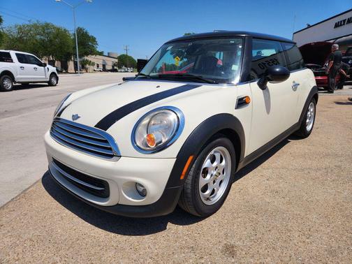 White 2013 MINI Hardtop Cooper