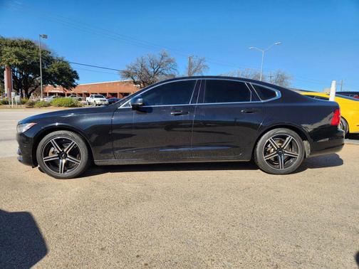 2017 Volvo S90 T6 Momentum