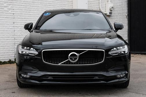 2017 Volvo S90 T6 Momentum