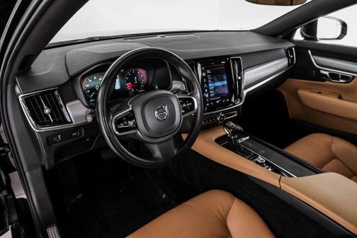 2017 Volvo S90 T6 Momentum