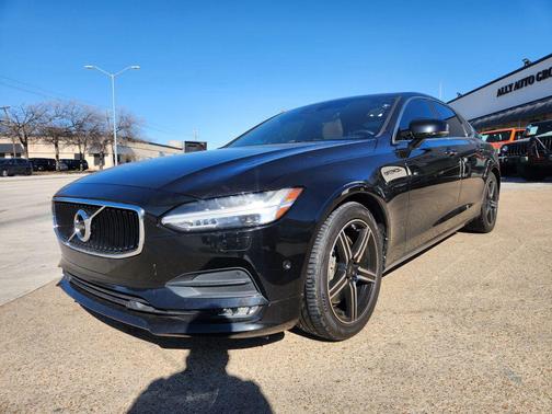 2017 Volvo S90 T6 Momentum