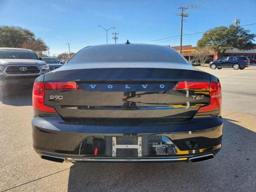 2017 Volvo S90 T6 Momentum