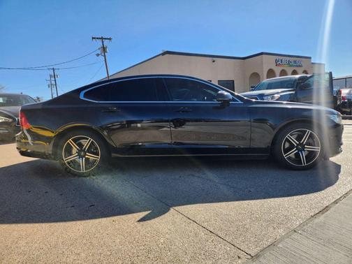 2017 Volvo S90 T6 Momentum