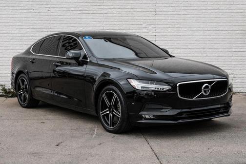 2017 Volvo S90 T6 Momentum