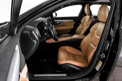 2017 Volvo S90 T6 Momentum