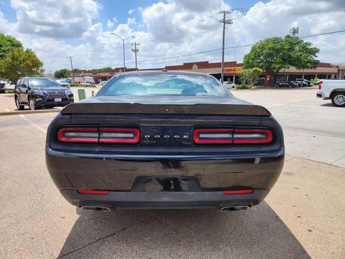 Black 2018 Dodge Challenger R/T