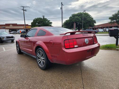 Red 2005 Ford Mustang Deluxe