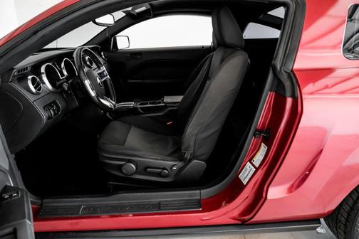 Red 2005 Ford Mustang Deluxe