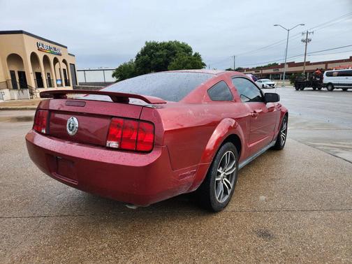 Red 2005 Ford Mustang Deluxe