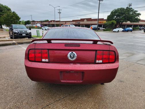 Red 2005 Ford Mustang Deluxe