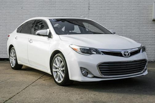 White 2015 Toyota Avalon Limited