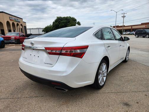White 2015 Toyota Avalon Limited