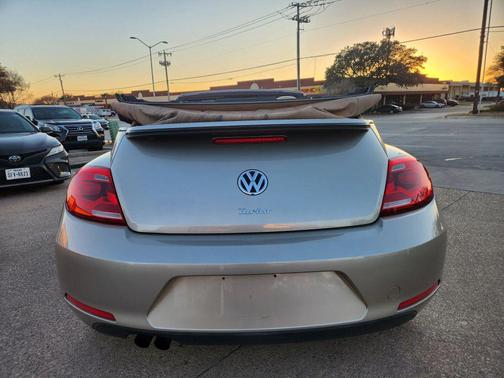2016 Volkswagen Beetle 1.8T SE