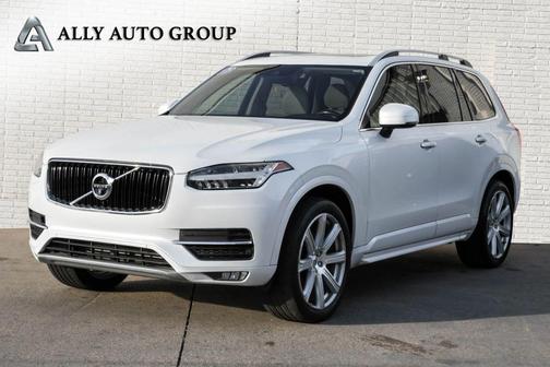 2017 Volvo XC90 T6 Momentum