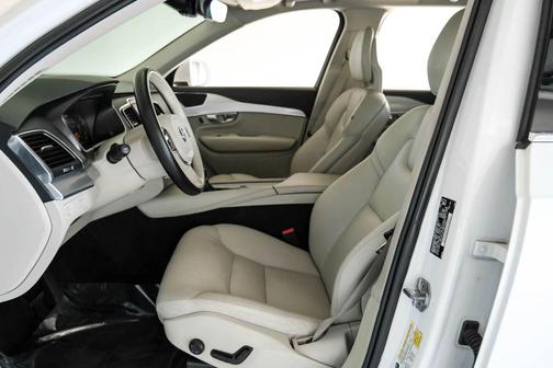 2017 Volvo XC90 T6 Momentum