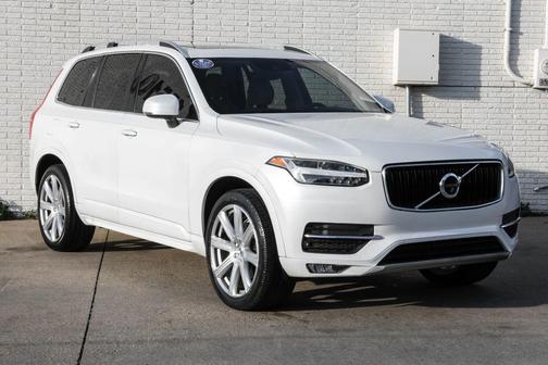 2017 Volvo XC90 T6 Momentum