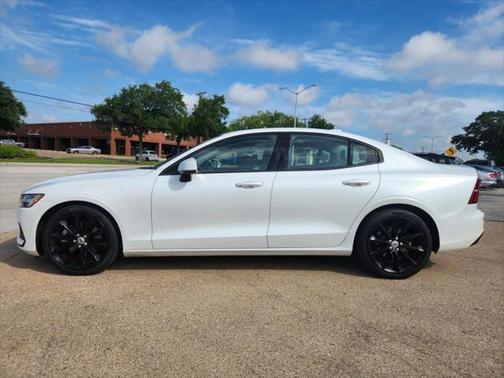 2021 Volvo S60 T5 Momentum