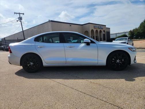 2021 Volvo S60 T5 Momentum