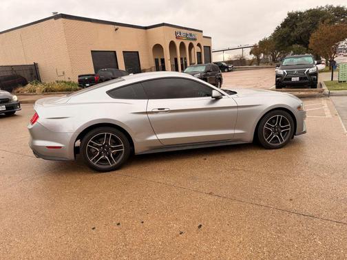 2020 Ford Mustang EcoBoost