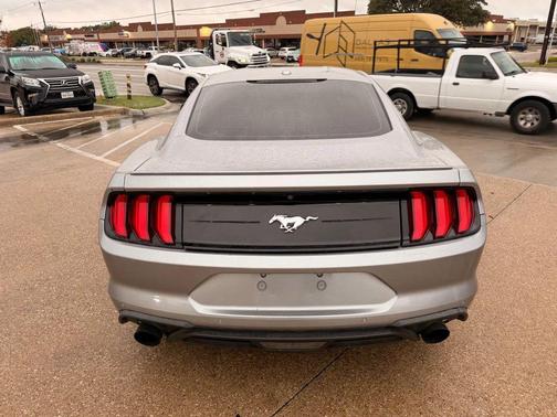 2020 Ford Mustang EcoBoost