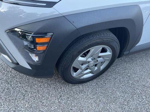 Cyber Gray Metallic 2024 Hyundai KONA SE