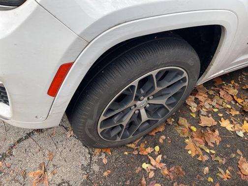 2022 Jeep Grand Cherokee Summit