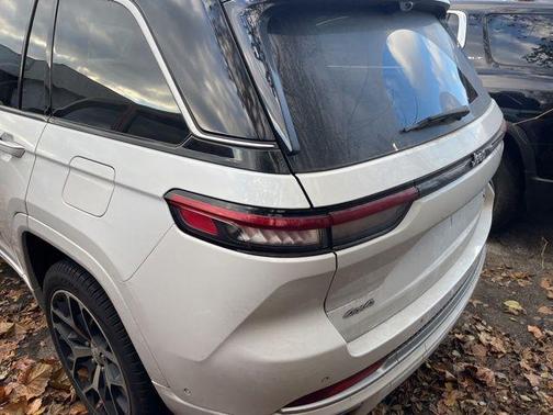 2022 Jeep Grand Cherokee Summit